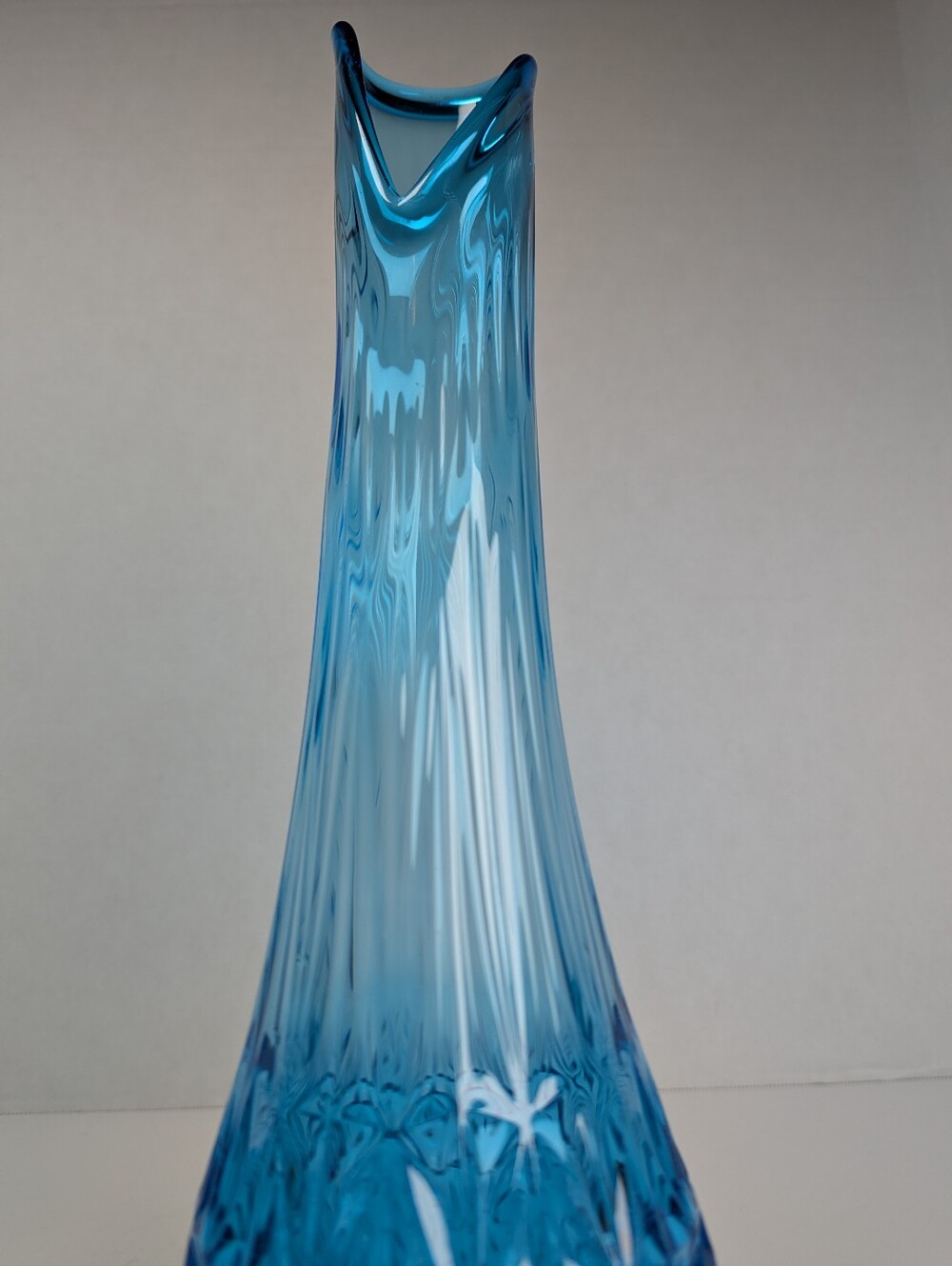 VTG Blue Art Glass Vase 14" Tall Asymmetrical Wavy Rim Faceted Geometric Base - Picture 4 of 12